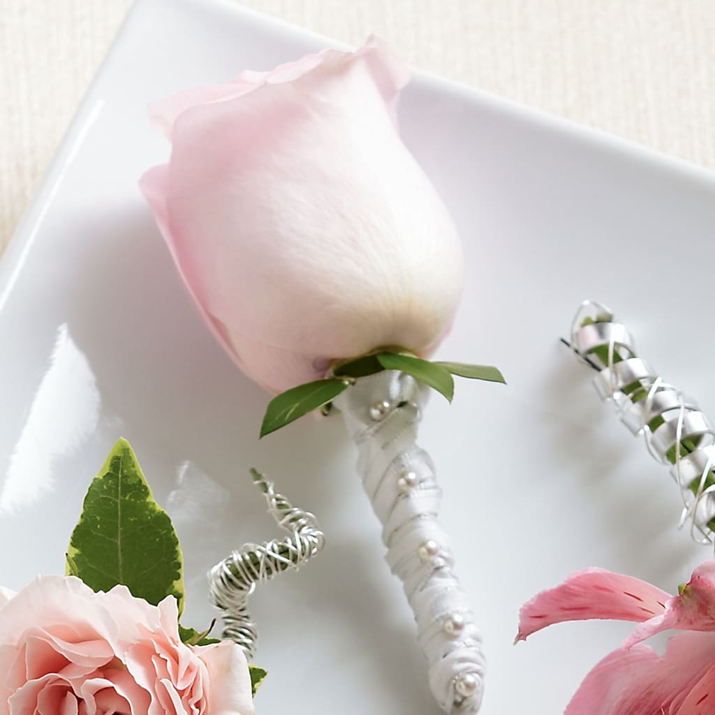 Pink Rose Boutonniere – Flover, Wallington NJ